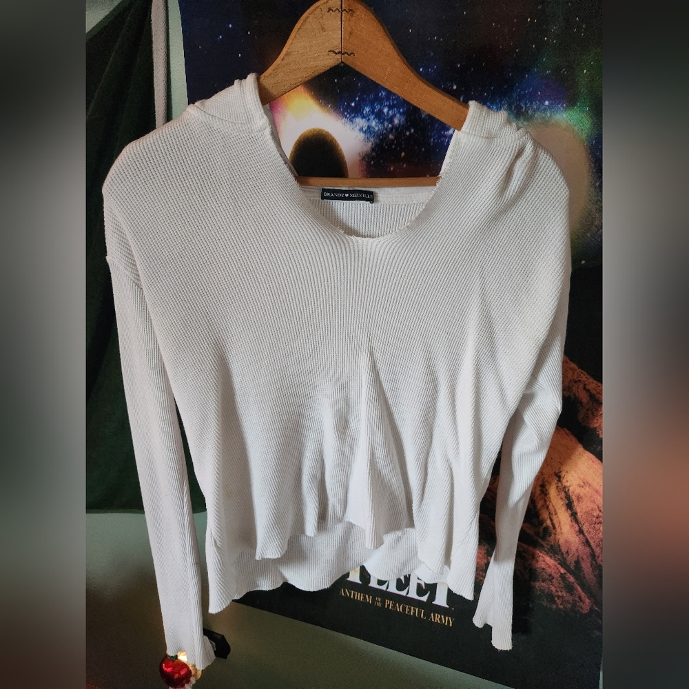 Brandy Melville Lightweight ribbed sweatshirt, size small, white